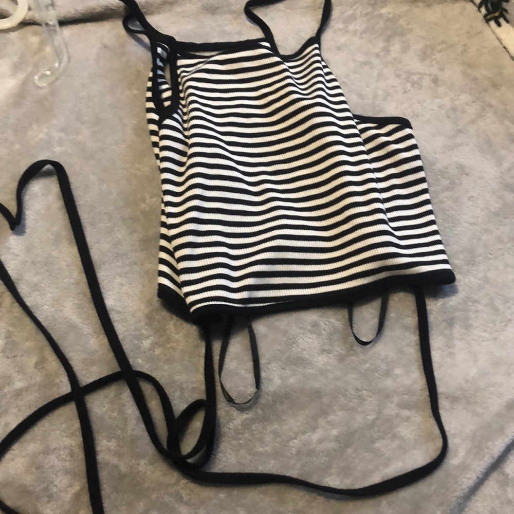 striped black n white cropped stringy tank top